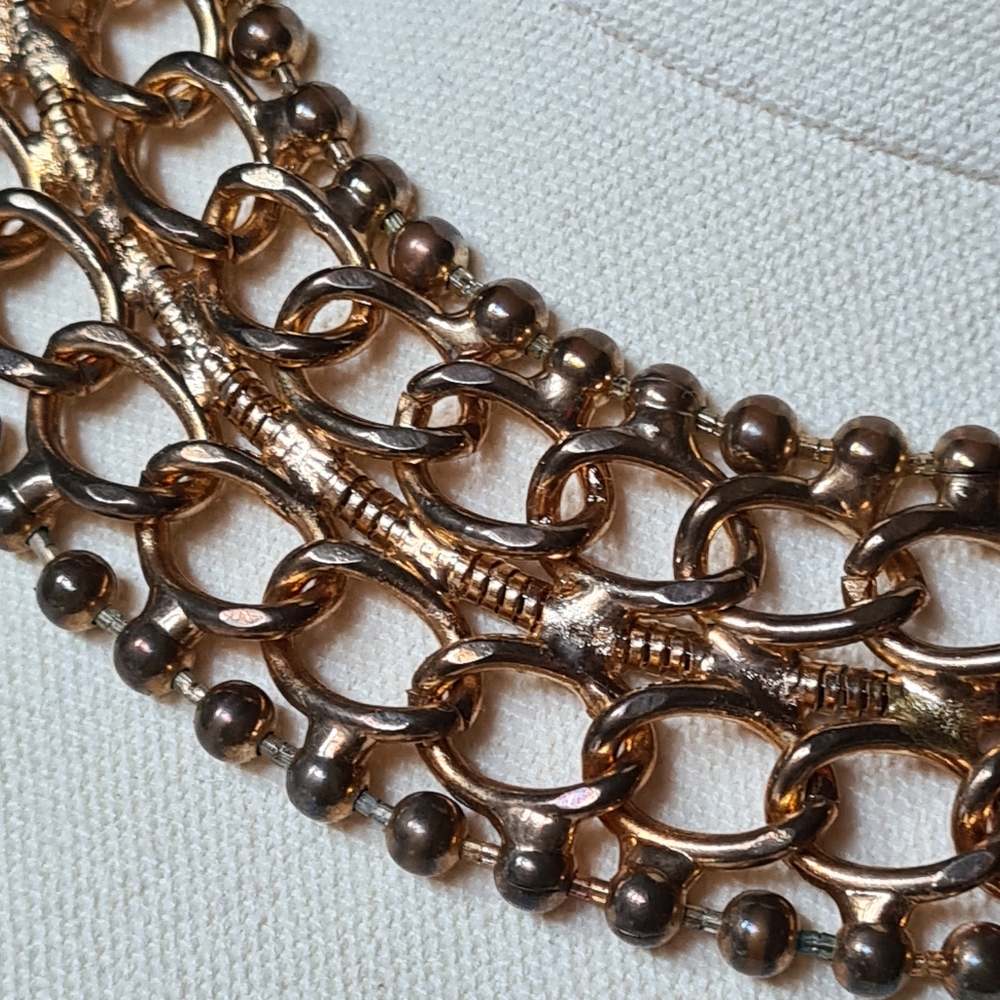 #5 Unique VINTAGE Gold Coloured Statement Necklace Eye Catching - Picture 2 of 6